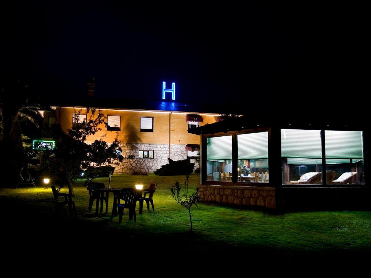 Hosteria Los Sauces Maoño Exterior foto